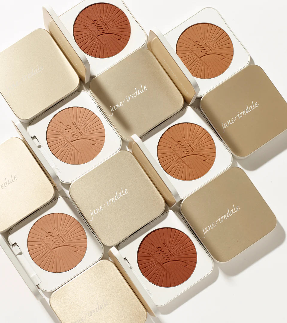 Natuurlijke bronzer refill van Jane Iredale voor navuldoosje met romige formule, lichte dekking en aanbeveling voor make-up penselen bij Lisa Bosmans Skincare