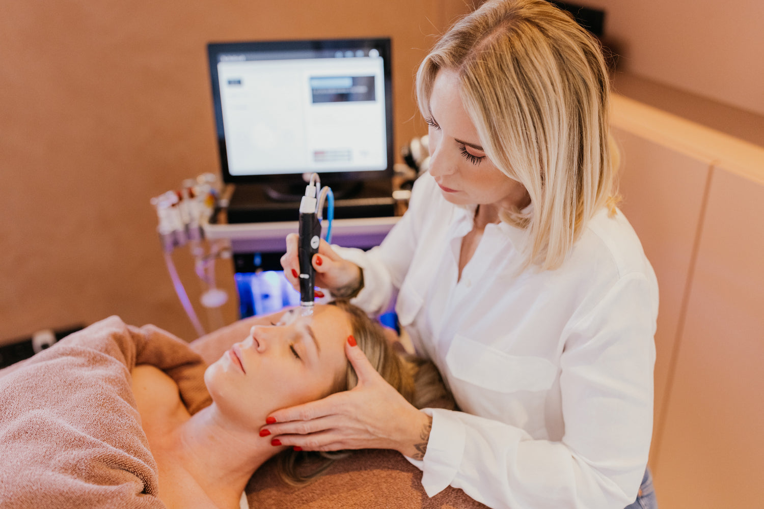 Pink Friday: 4+1 HydraFacial Behandeling