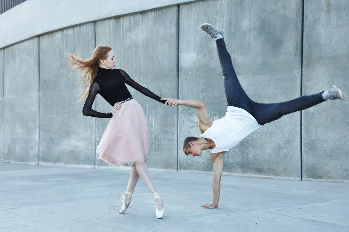 Formula 16 is een eerbetoon aan geranium, dat balanceert op het evenwicht tussen vrouwelijk en mannelijk, groen en bloemig, zachtheid en volharding, energie en ingetogenheid. Een parfum dat de wereld van ballet oproept, vol gedrevenheid en elegantie met een vleugje poeder bij Lisa Bosmans Skincare